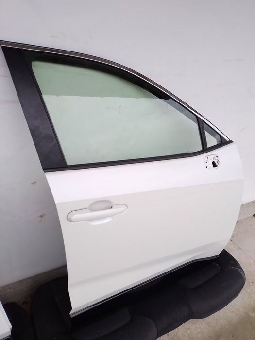 Toyota RAV4 двері права сторона Тойота РАВ4 19-23 року колір фарби 070