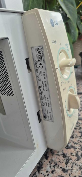 Micro-ondas LG MG-3822G com Grill