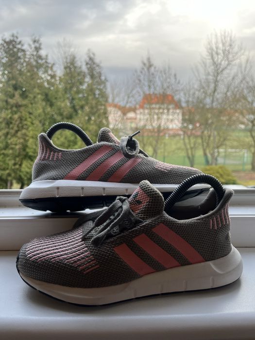 Buty Adidas Swit Run Modowe Stylowe