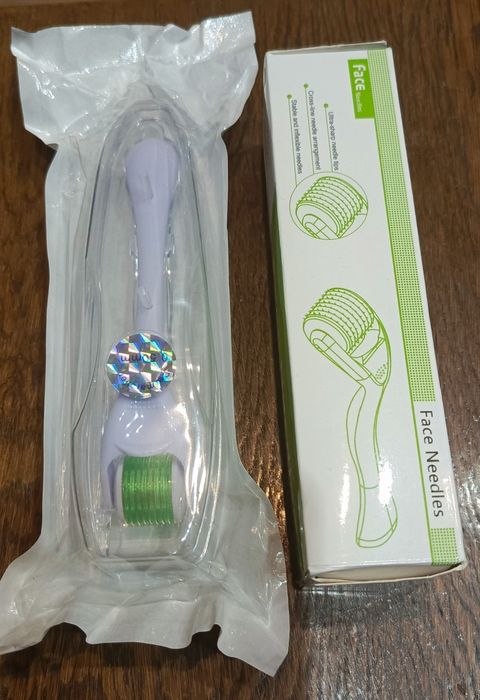 Roller do pielęgnacji twarzy.