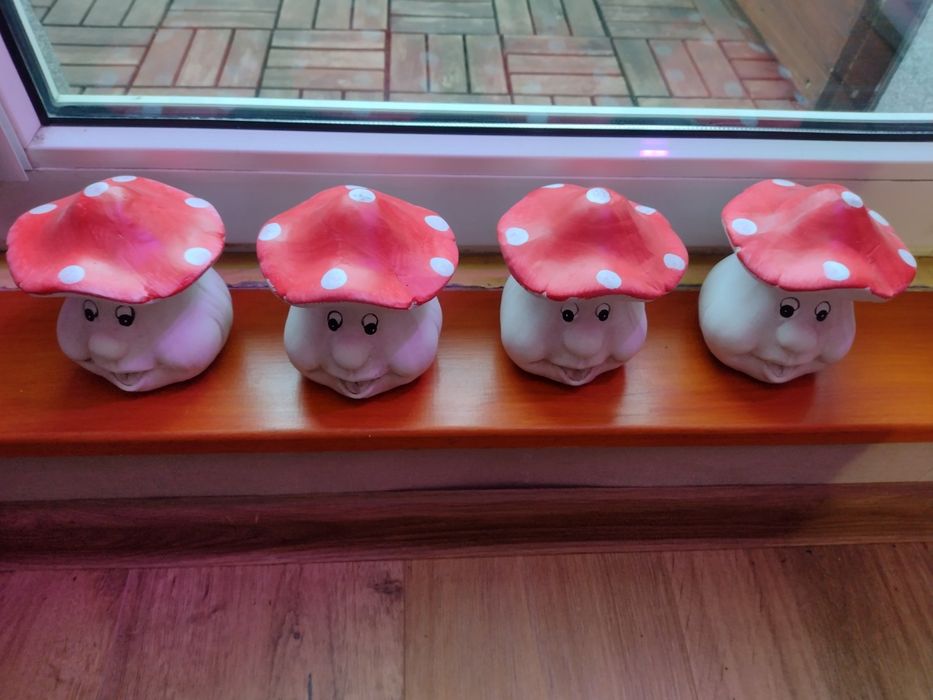Cztery ceramiczne grzybki ozdoby do domu i ogrodu