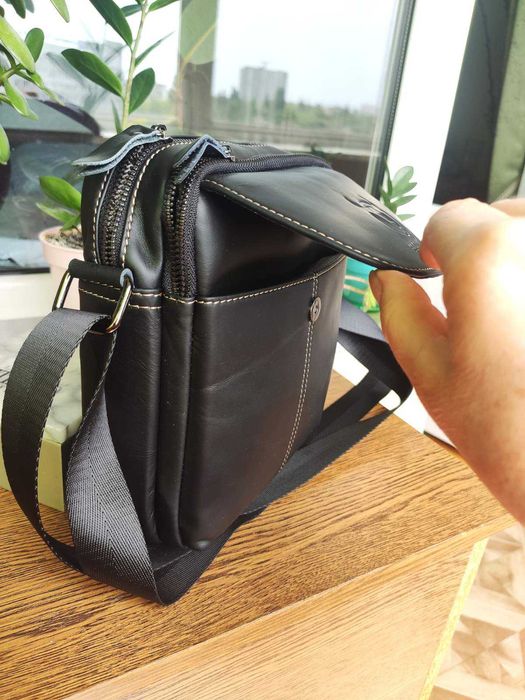 Кожаная мужская Сумка-Барсетка. На плечо.  Черная.