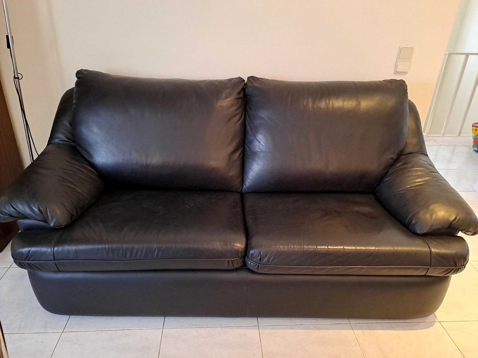 Sofá  preto em pele