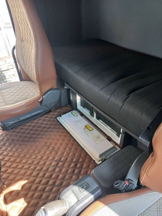 Тягач VOLVO FH 13