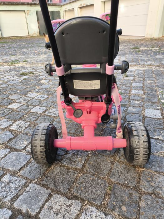 Triciclo cor de rosa da Feber