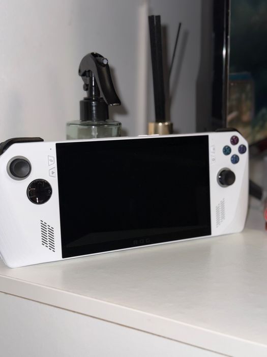 ASUS ROG Ally – Excelente estado (pequena avaria estética)