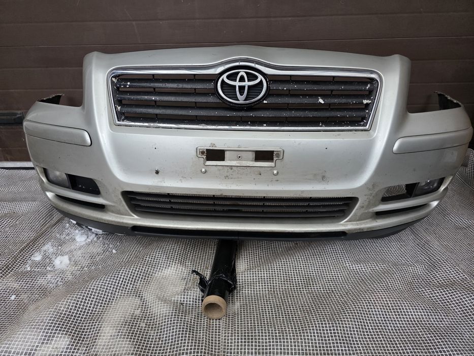 Toyota Avensis zderzak przód  kompletny kod koloru 1C0 wysyłka