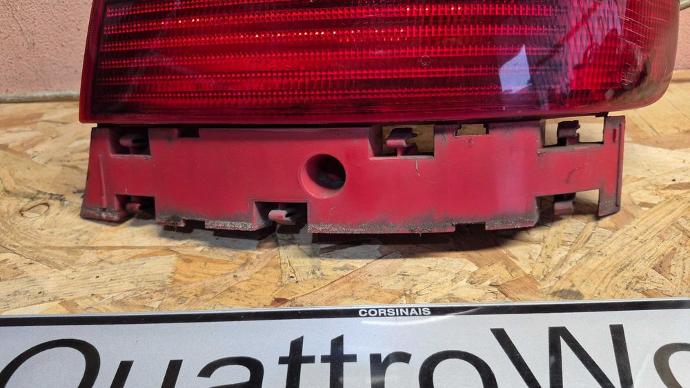 AUDI A4 B5 (8D)-Stop/Farolim DIREITO SEDAN/CARRO 1995 até 2000 *