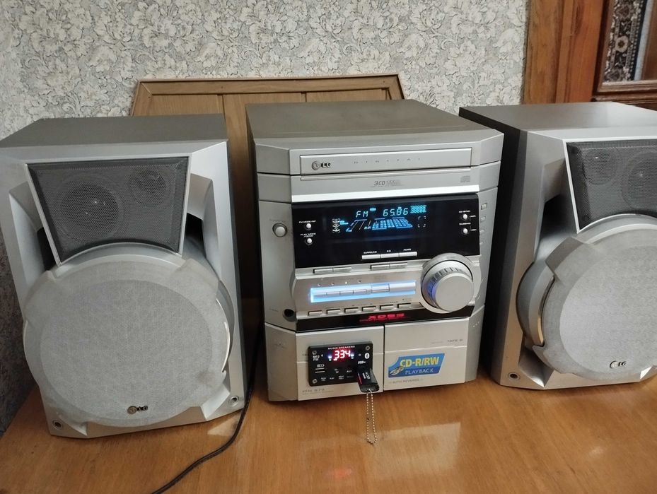 Музыкальный центр LG FFH- 879