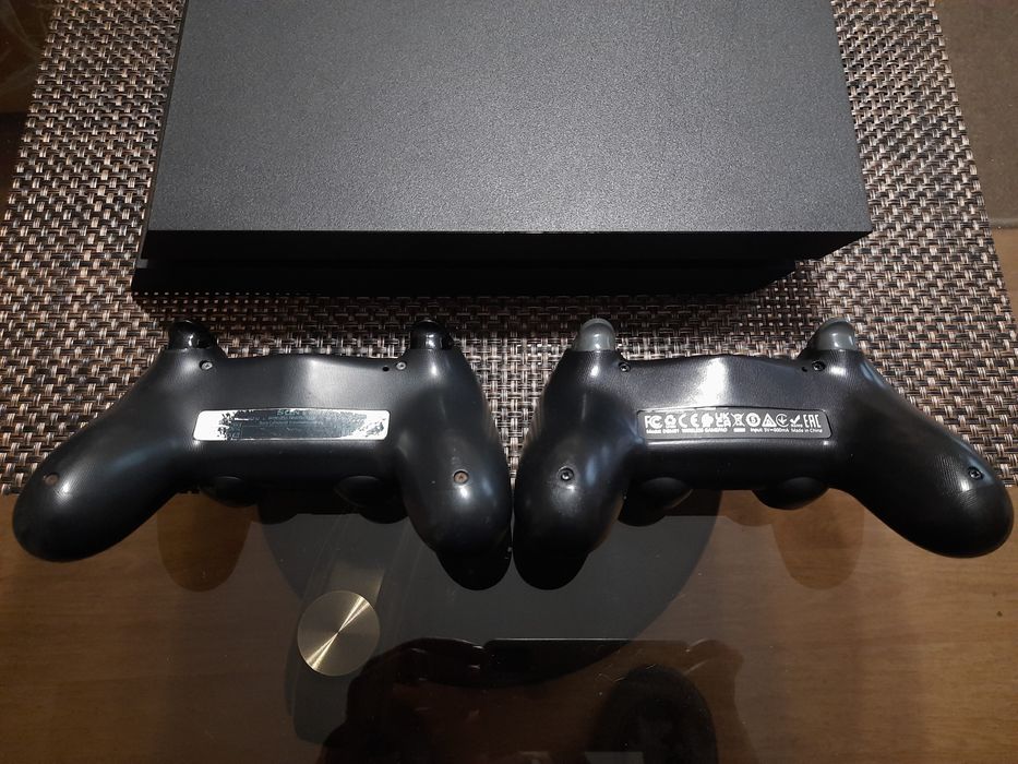 PS4 Fat 500gb + 2 геймпада