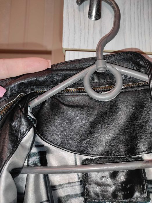 Продам шкіряну куртку в ідеальному стані