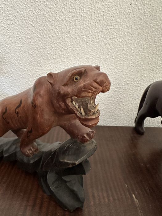 Conjunto de 2 animais de madeira