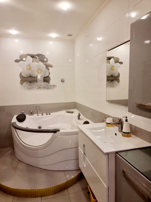 Погодинно, подобово  2к кв на Осокорках с джакузі та каміном.