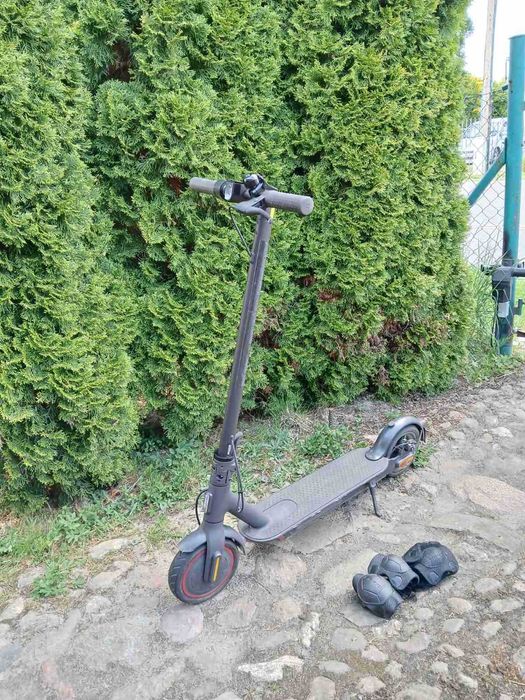 Pilnie sprzedam hulajnogę elektryczną Mi Pro2