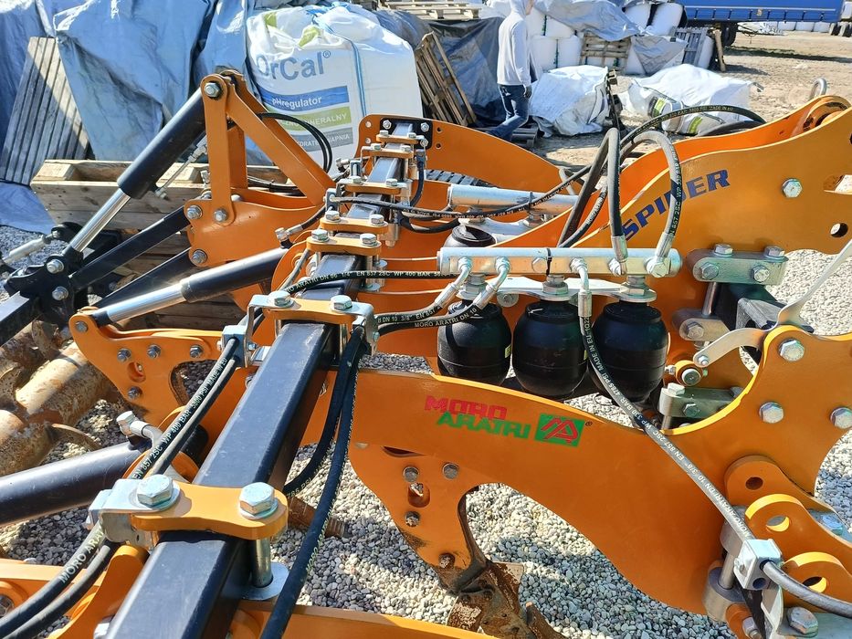 Wynajem maszyny SPIDER 7M300 pług dłutowy