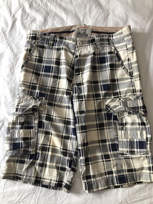 Bermudas axadrezadas pretas e brancas