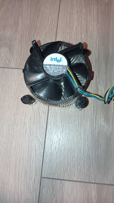 Кулер вiд Intel!