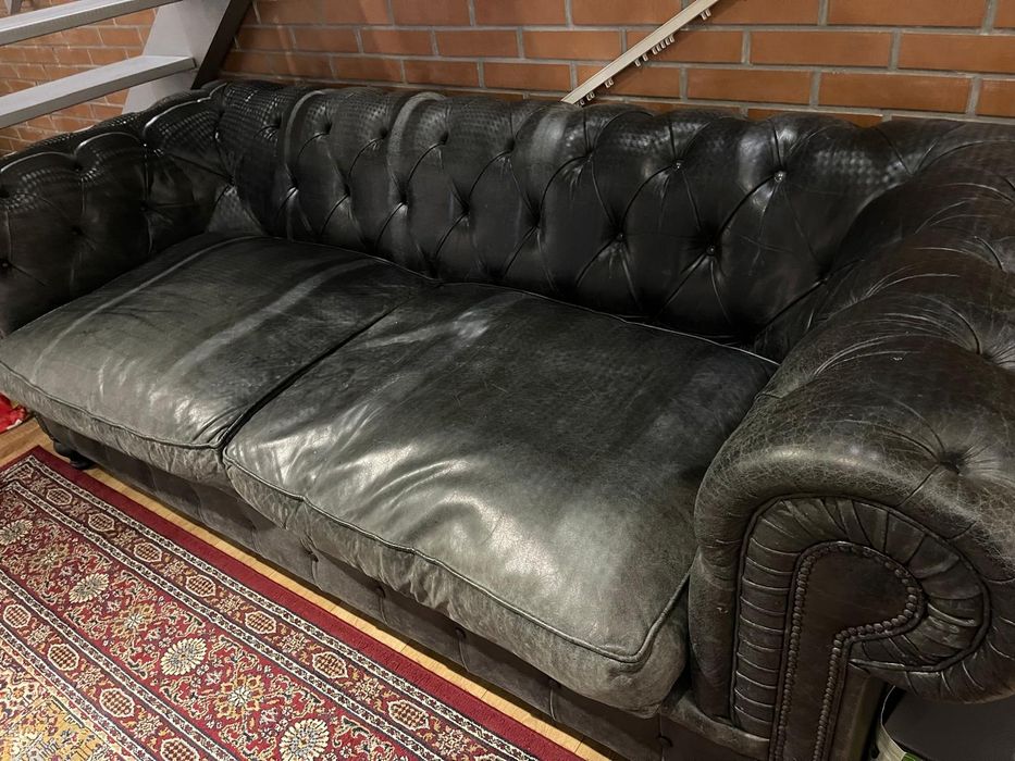 Vende-se Sofá Chesterfield em Pele! Peça Feita por Medida