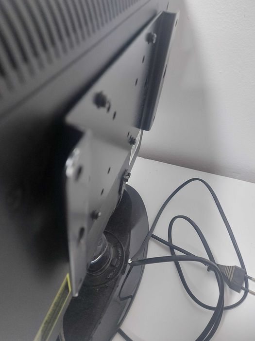 Tv led  Mitsau mais suporte de parede