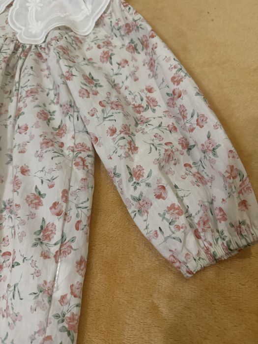 Ідеальне плаття з обручем у квітковий принт для дівчинки