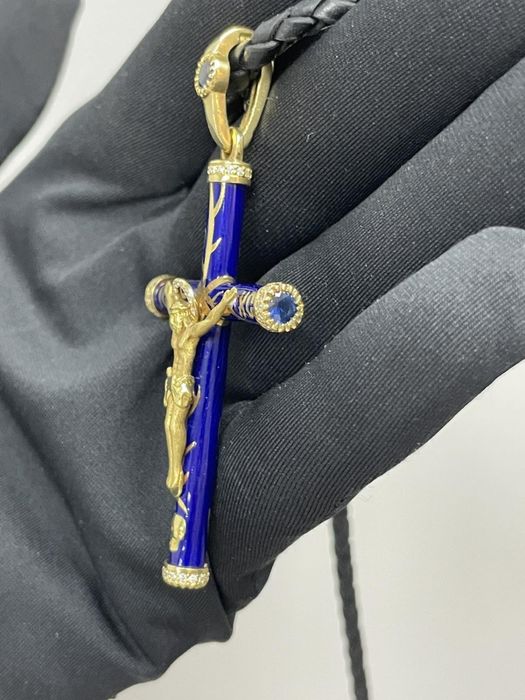 Золотой крест , эмаль , бриллианты , сапфиры.