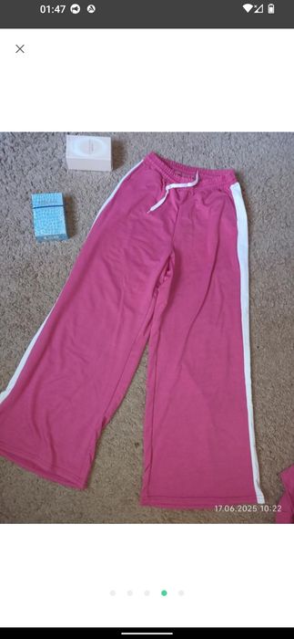 Жіночий легкий спортивний костюм