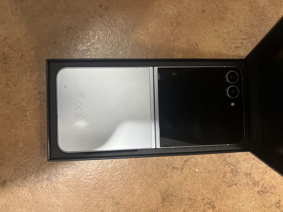 Samsung Galaxy Z Flip6