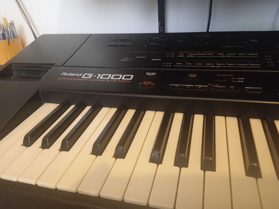 Roland G-1000. 76 teclas.