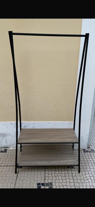 4 Estantes para roupa