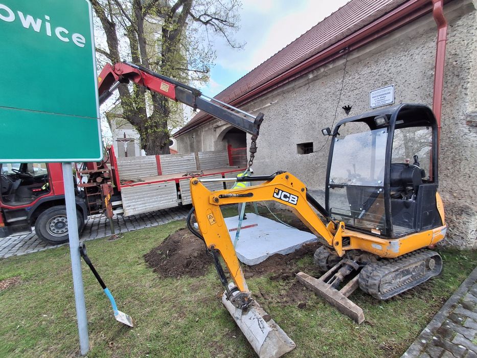 Usługi kopanie  przeładunki ładowarka hds  wywrotka  transport glebogryzarka kosiarka kruszenie przesiewanie ziemi