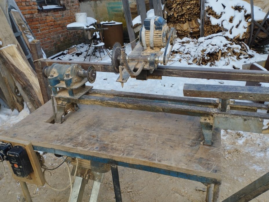 Токарний станок по дереву