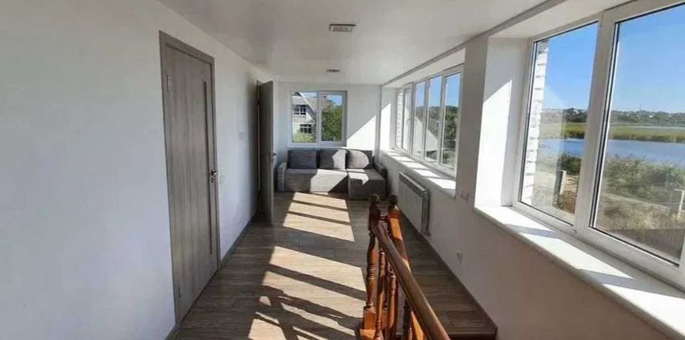 Отличный  2х этажный Дом  Первая линия Красивый вид