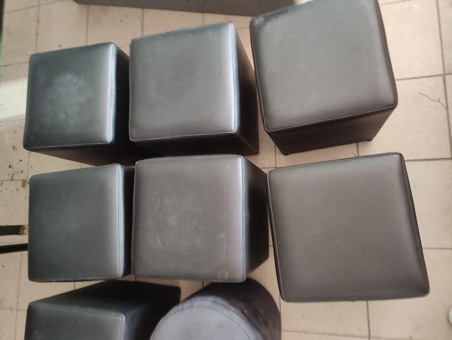 Puff cinzento preto cor de rosa.