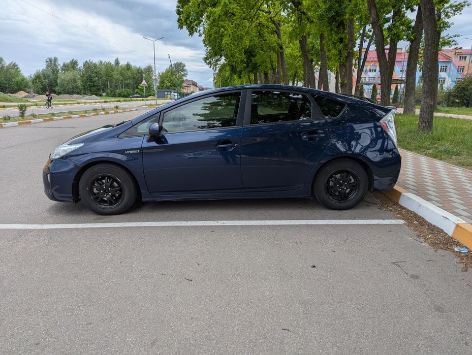 Toyota Prius  30
