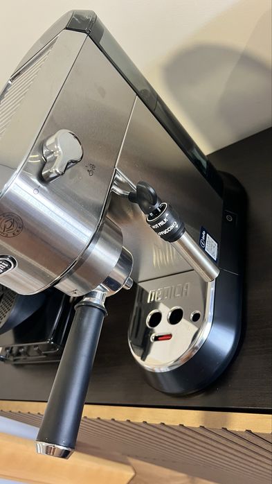 Máquina de Café Manual DELONGHI Dedica Style EC685.M (15 bar - Cinzento)