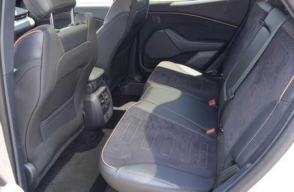 Ford Mustang Mach-E GT      2023