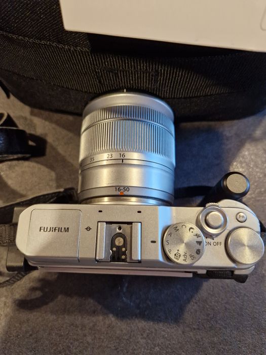 Aparat Fujifilm X-A3 z torbą i szybkozłączką