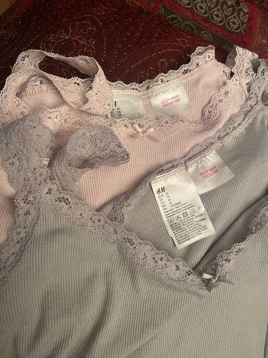Пудрова майка топ з мереживною окантовкою H&M