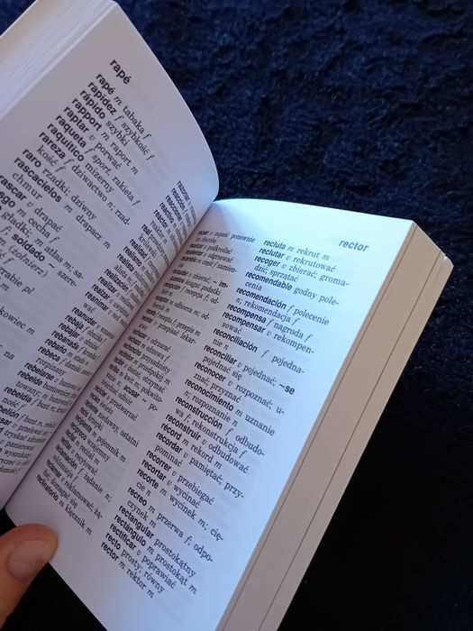 Słownik hiszpański mały z rozmówkami