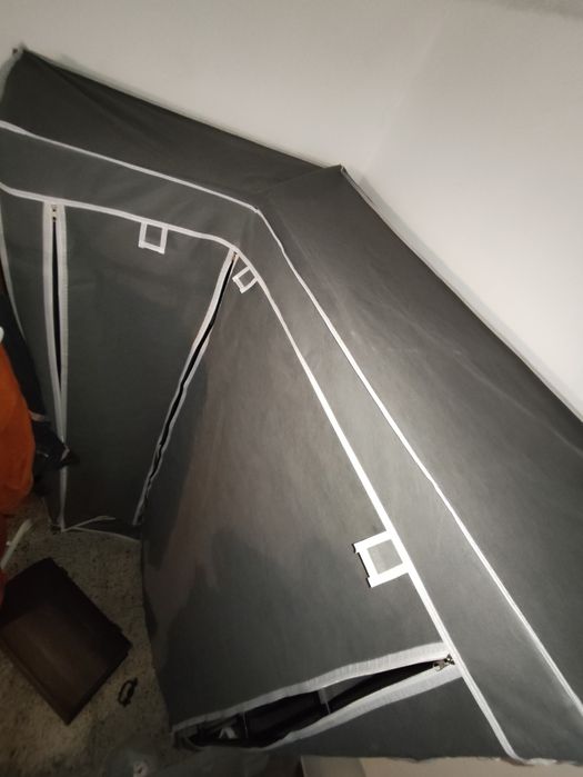 Armário canto tecido - pendurados e prateleiras