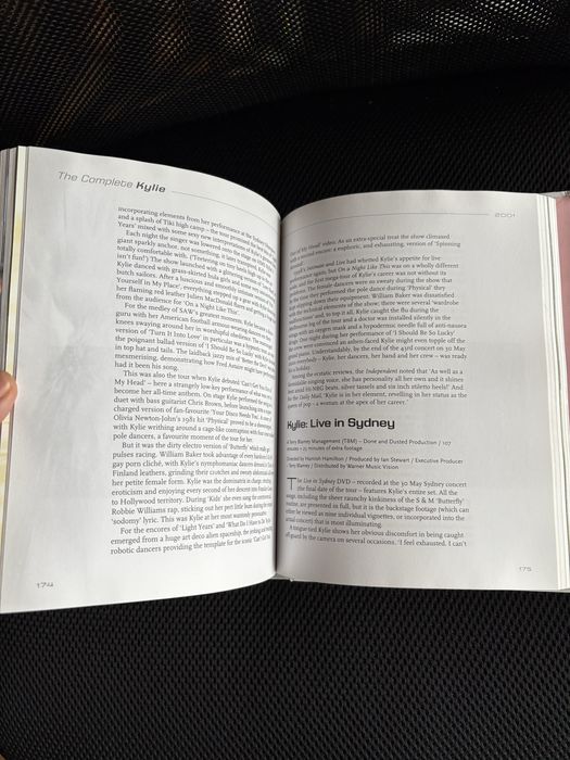 Livro “The Complete Kylie” por Simon Sheridan