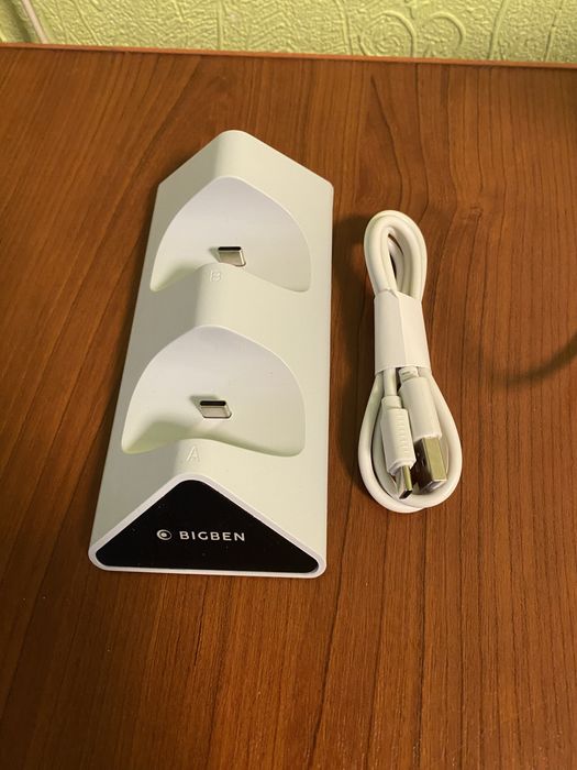 Зарядка для джойстикків PS5.