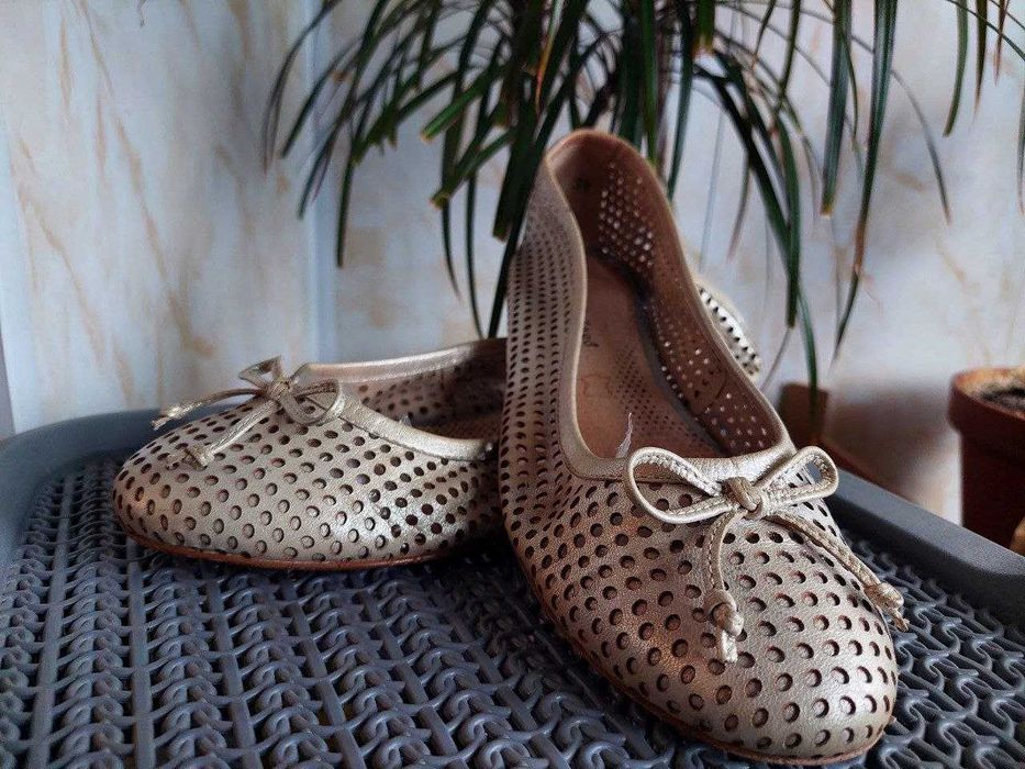 Кожаные перфорированные балетки Италия 38,5 размер золотое напыление