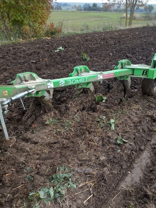 Pług jednobelkowy trzyskibowy BOMET