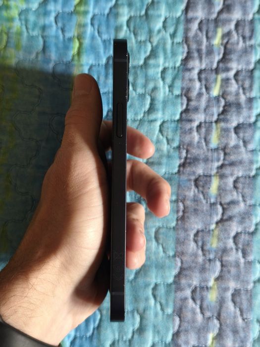 iPhone 12 (64GB)