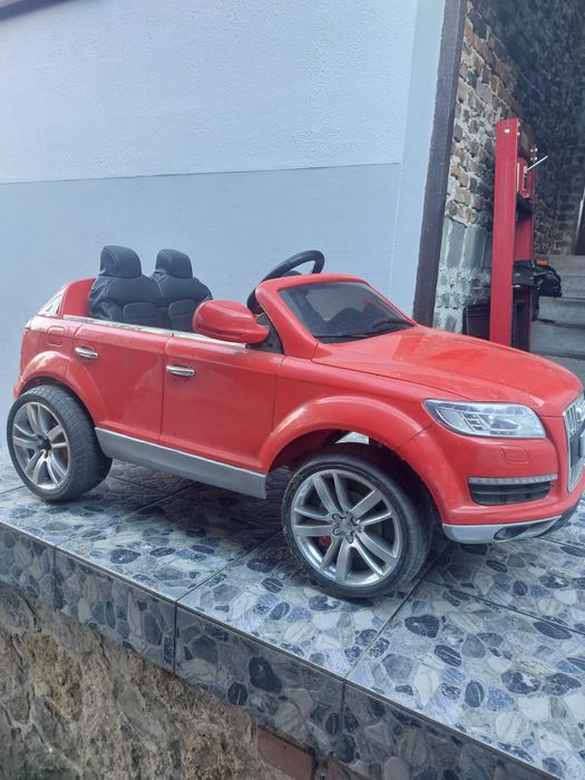 Samochodzik na akumulator Audi Q7