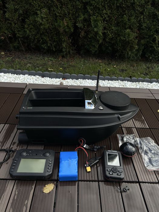 Łódka zanętowa V030 Gps + Echo jak nowa