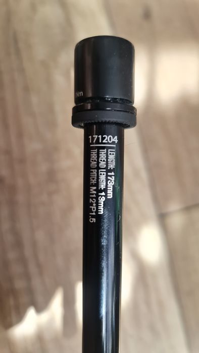 Oś tylnego koła 12x148 Boost Scott Genius,Spark