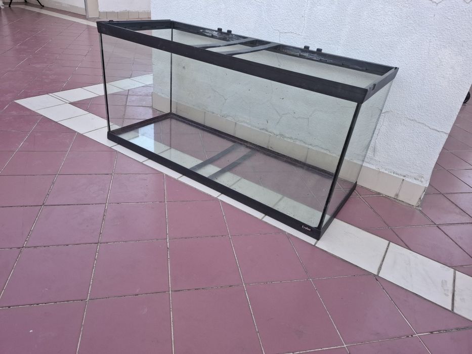 Aquario completo 200L ( com movel e acessorios)