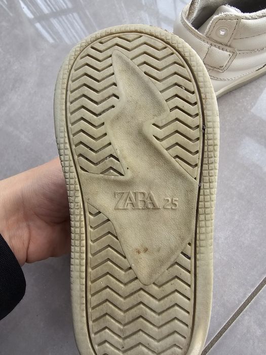 Продам кросовки зара білі